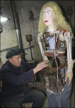 chinabot_tetherd-cow-ahead_090105 chinabot_tetherd-cow-ahead_090105