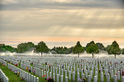 memorial-day-cemetary memorial-day-cemetary