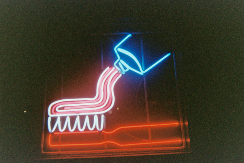 Neon-Toothpaste