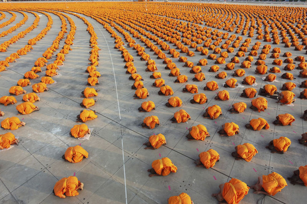 Buddhist Devotion at the Dhammakaya Temple